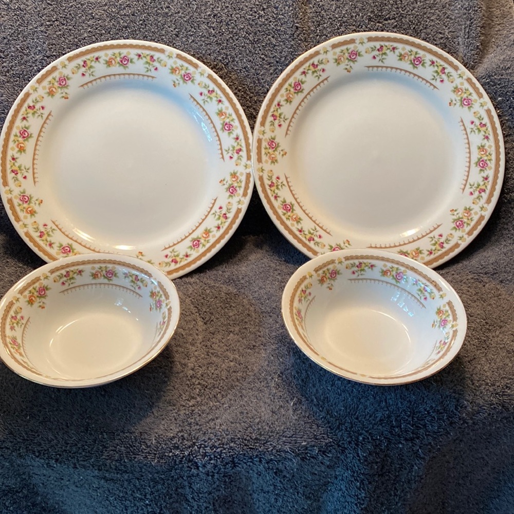 Vintage 2 Plates & 2 Bowls from China   Very Old